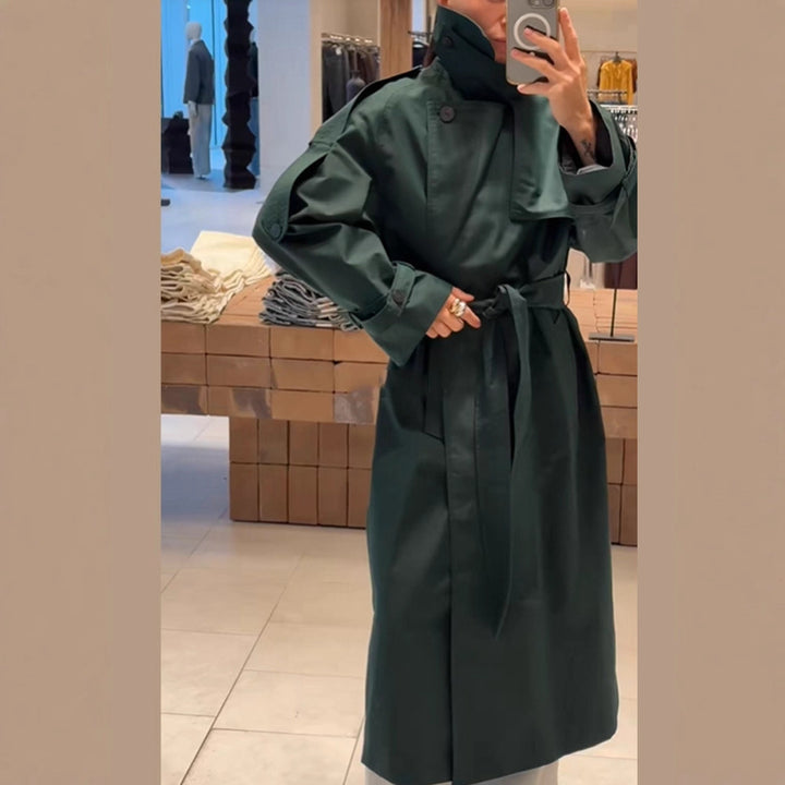 Dams Trenchcoat med moderna detaljer och bred krage Mirla-Eva Jonsson