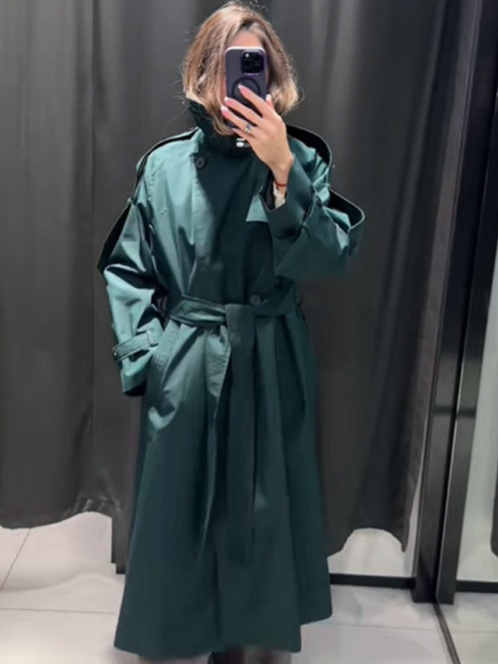 Dams Trenchcoat med moderna detaljer och bred krage Mirla-Eva Jonsson