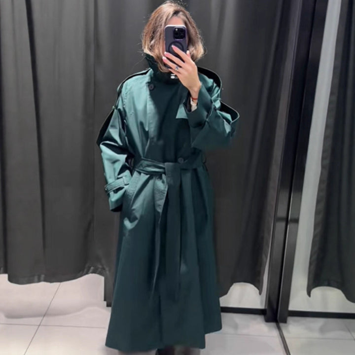 Dams Trenchcoat med moderna detaljer och bred krage Mirla-Eva Jonsson