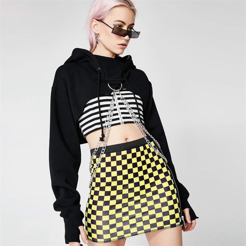 Dams Urban Crop-Hoodie med metalliska detaljer Mirla-Eva Jonsson