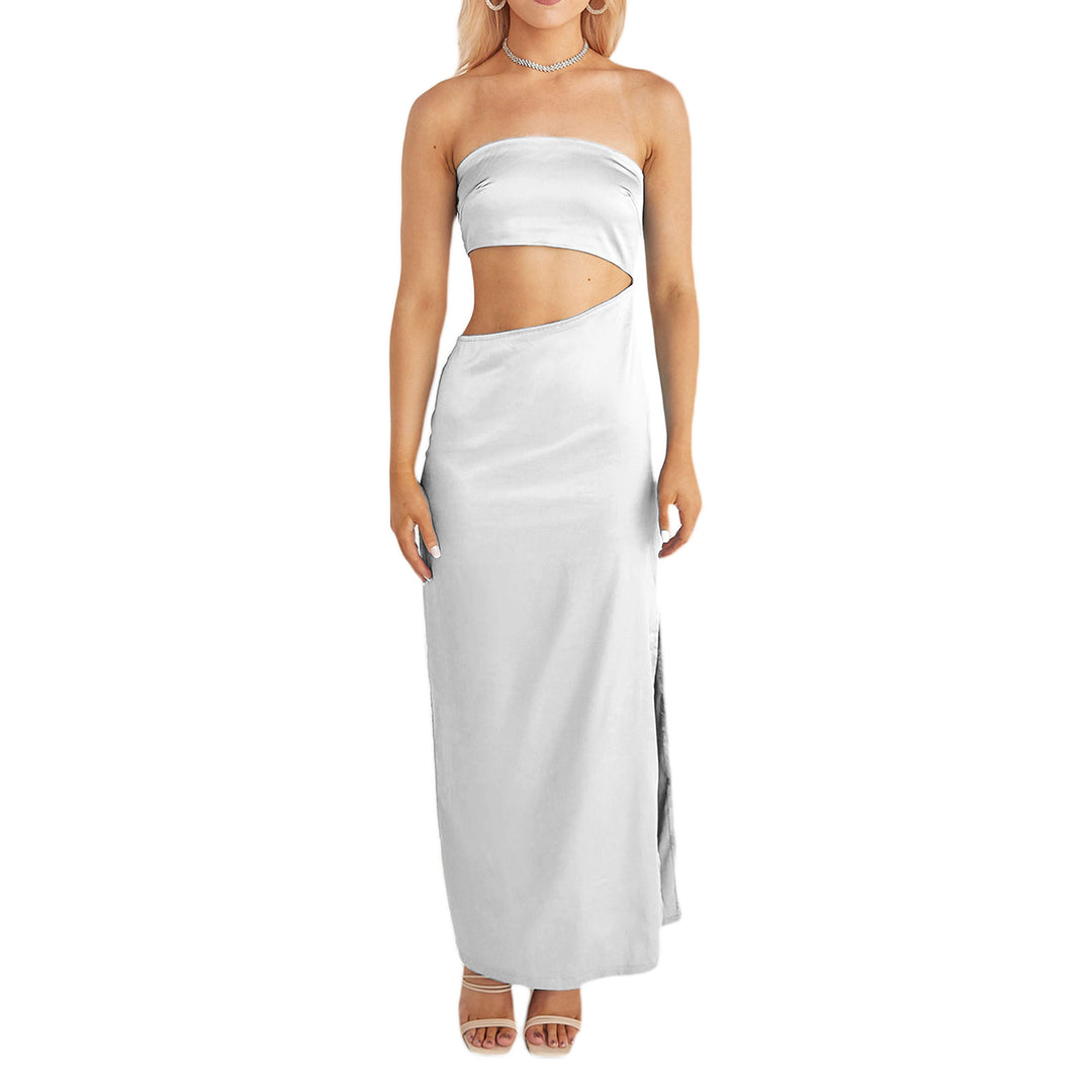 Dams asymmetrisk maxikläning med djup ryggutskärning och figurnära silhuett Mirla-Eva Jonsson