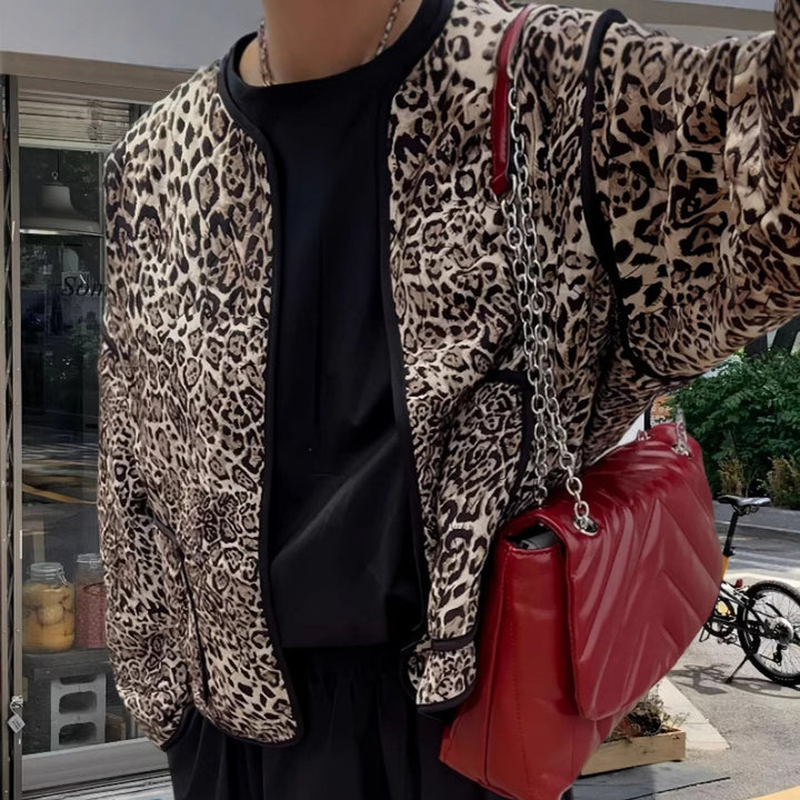 Dams attraktiv jacka i trendigt leopardmönster Mirla-Eva Jonsson
