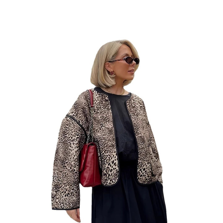 Dams attraktiv jacka i trendigt leopardmönster Mirla-Eva Jonsson