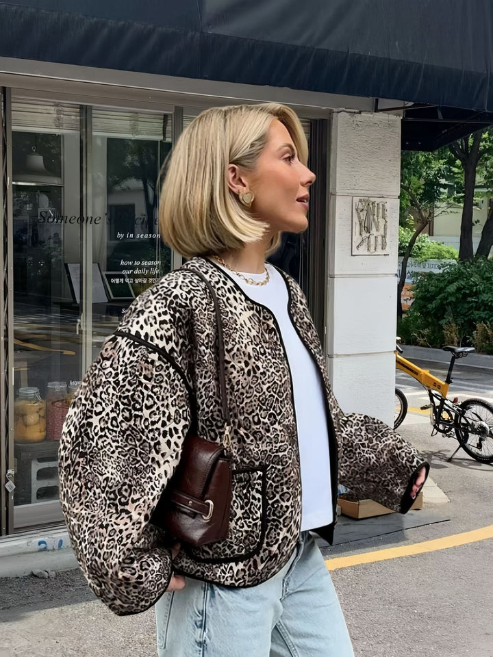 Dams attraktiv jacka i trendigt leopardmönster Mirla-Eva Jonsson