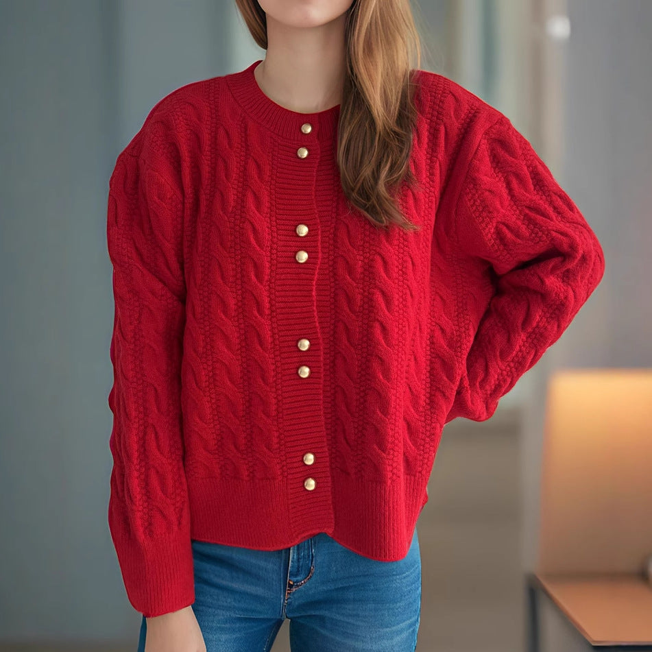 Dams cardigan med elegant flätmönster och dekorativa knappar Eva Jonsson-Eva Jonsson