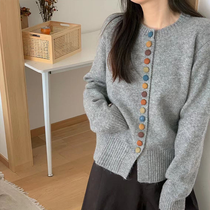 Dams cardigan med färgglada knapppdetaljer och mjukt filtmaterial Mirla-Eva Jonsson