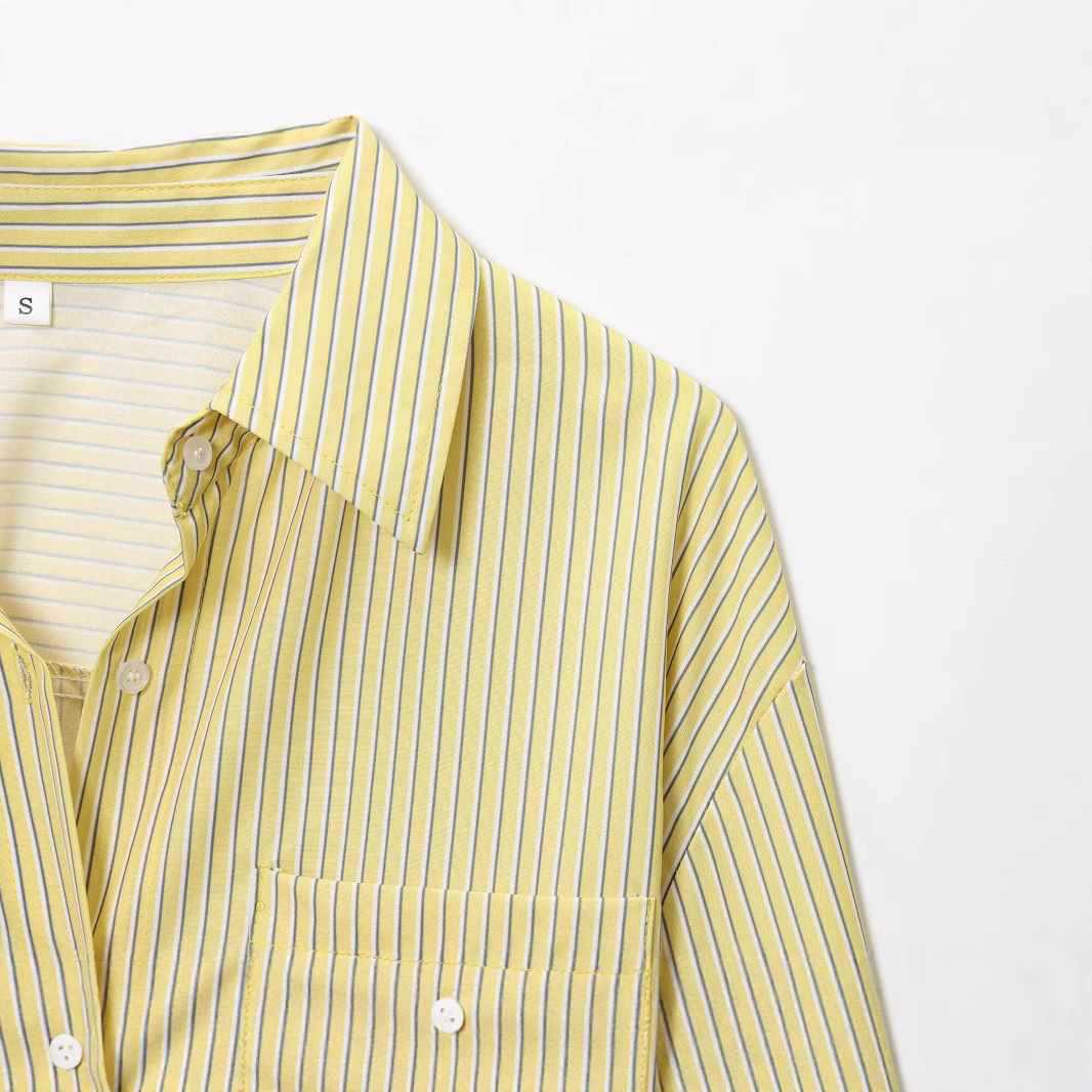 Dams casual blus med randig mönster och uppvikta ärmar Mirla-Eva Jonsson