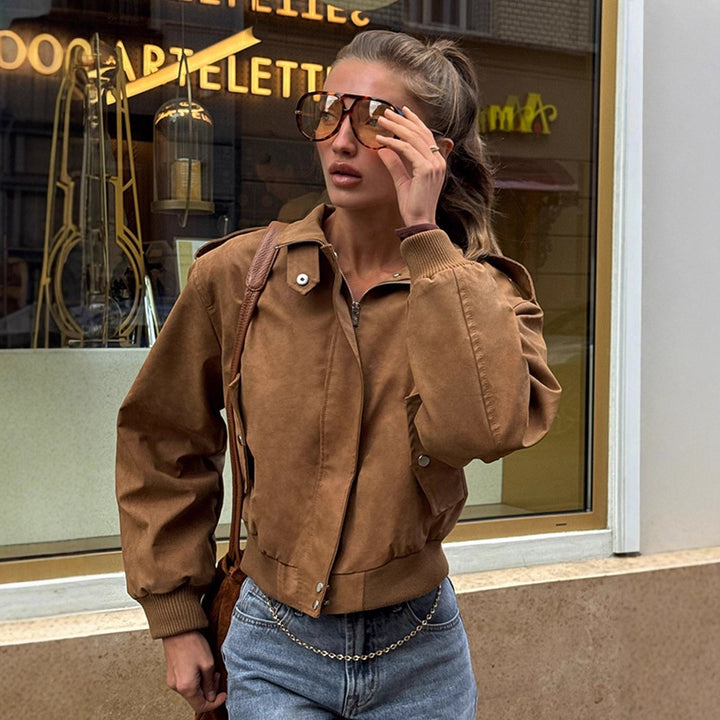 Dams casual kort jacka med voluminösa ärmar och dragkedja Mirla-Eva Jonsson