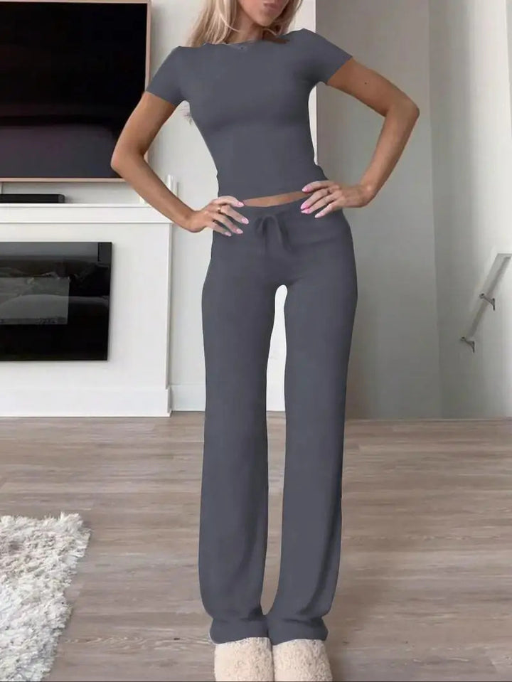 Dams casual lounge-set med figursydd topp och bekväm byxa Eva Jonsson-Eva Jonsson