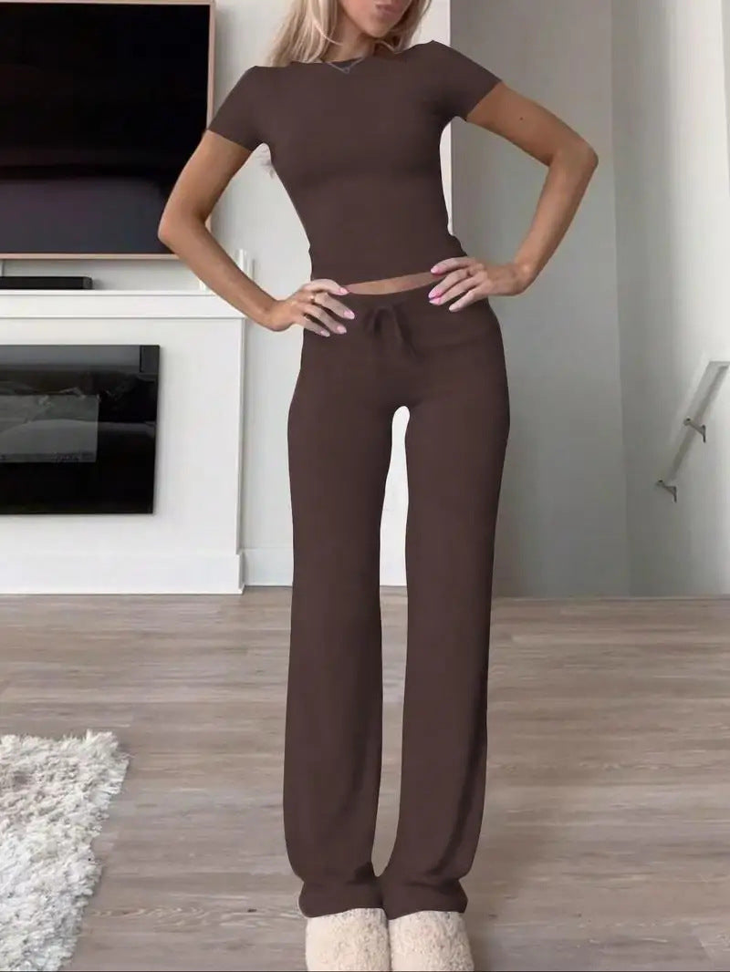 Dams casual lounge-set med figursydd topp och bekväm byxa Eva Jonsson-Eva Jonsson