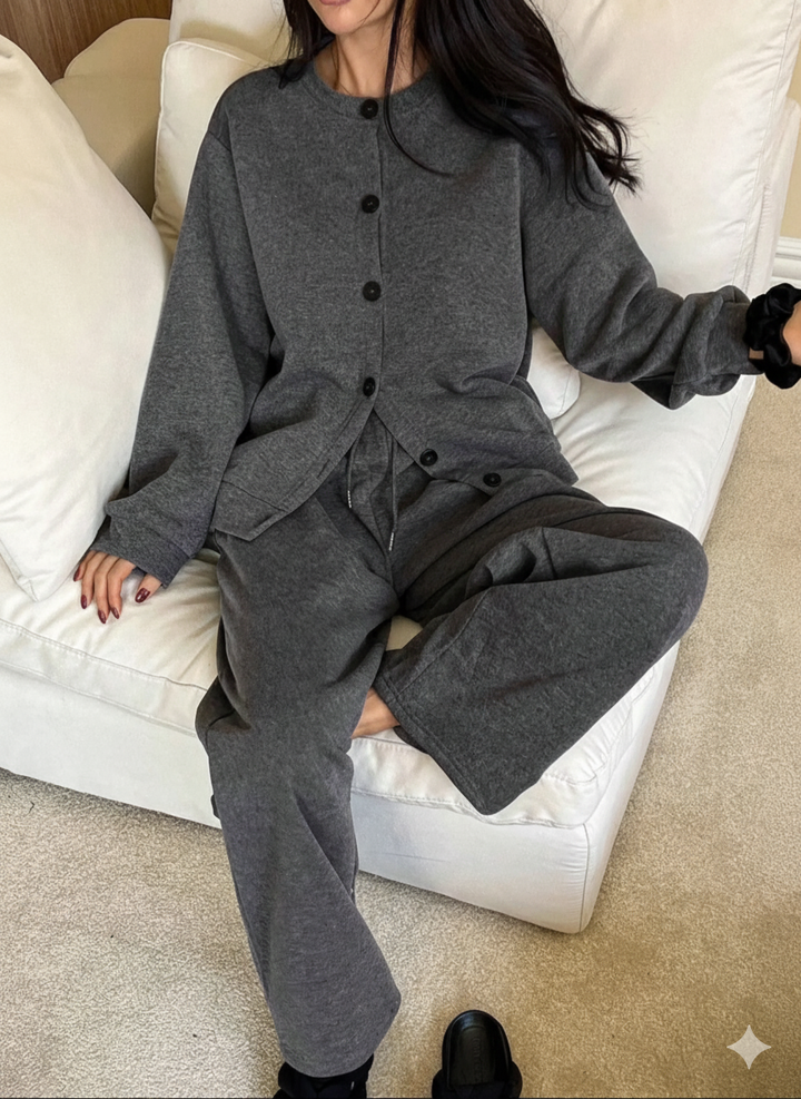 Dams casual loungewear-set med lös passform och praktiska fickor Mirla-Eva Jonsson