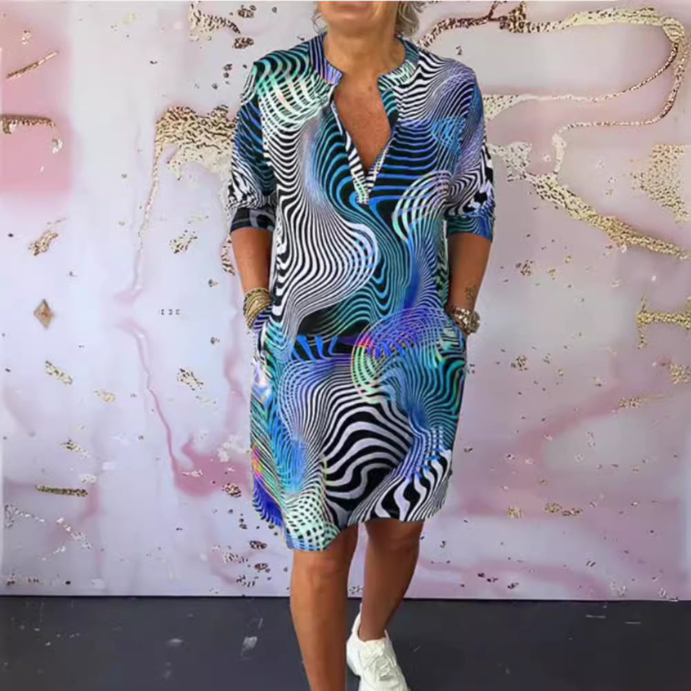 Dams casual och modernt skjortklänning med unik grafisk design Mirla-Eva Jonsson
