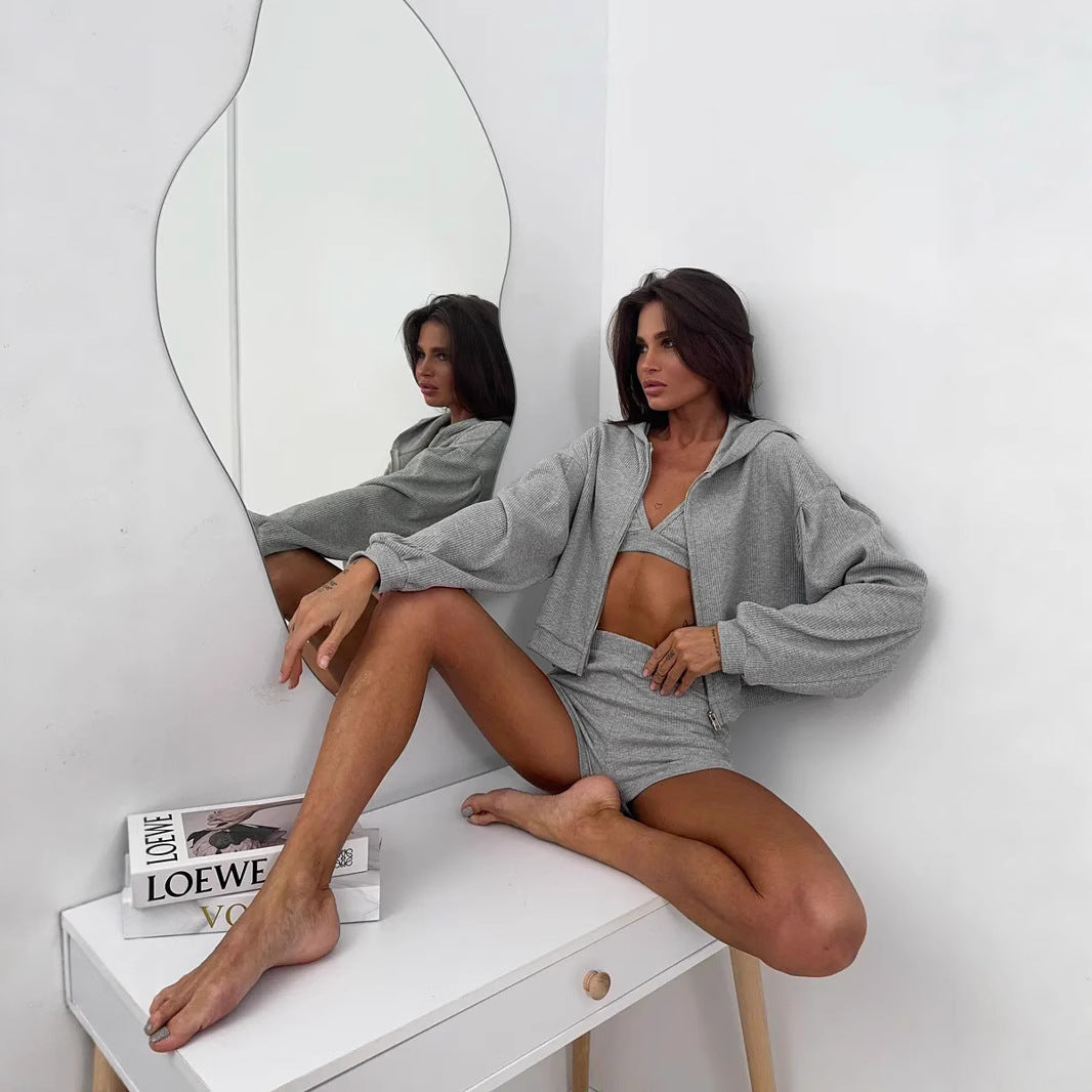Dams casual tvådelat set med cropped hoodie och figurnära mini kjol Eva Jonsson-Eva Jonsson