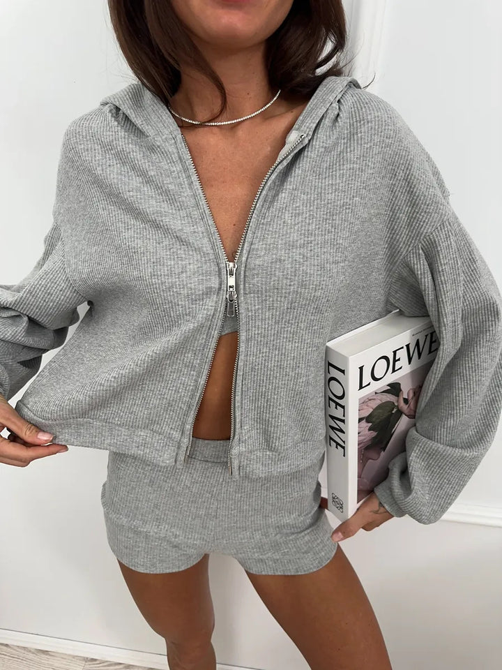 Dams casual tvådelat set med cropped hoodie och figurnära mini kjol Eva Jonsson-Eva Jonsson