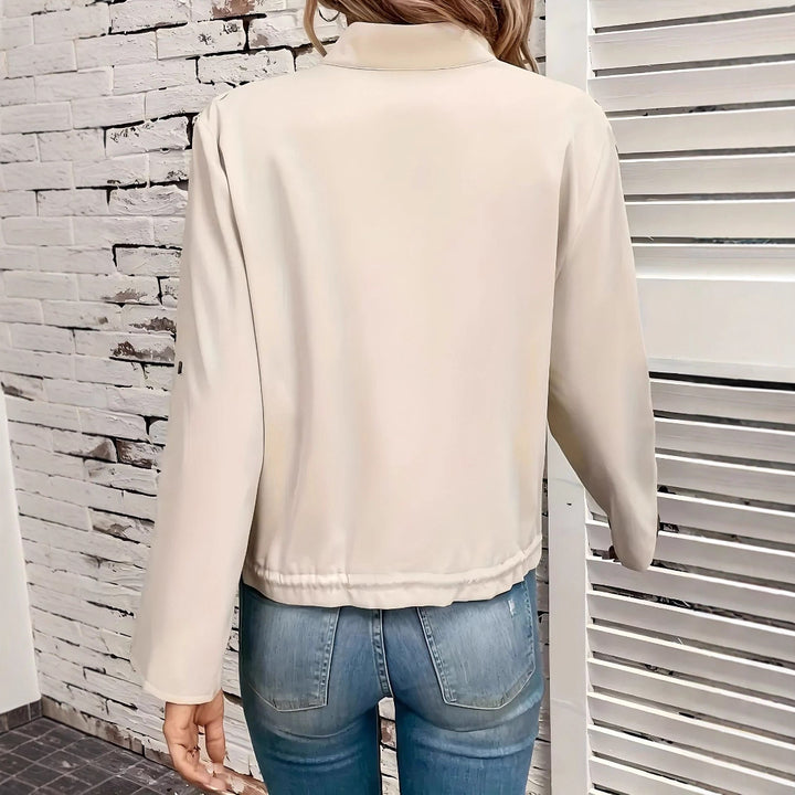 Dams casual utility-jacka med högkvalitativa detaljer och justerbar fåll Eva Jonsson-Eva Jonsson