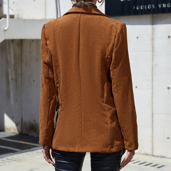 Dams cordjacka med dubbelknapdesign och praktiska sidofickor Eva Jonsson-Eva Jonsson