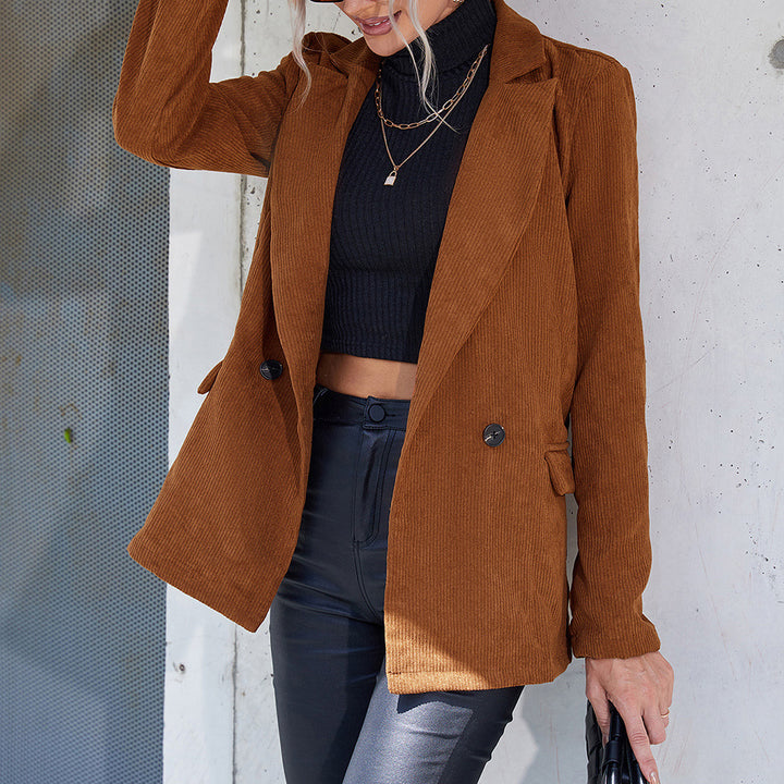 Dams cordjacka med dubbelknapdesign och praktiska sidofickor Eva Jonsson-Eva Jonsson