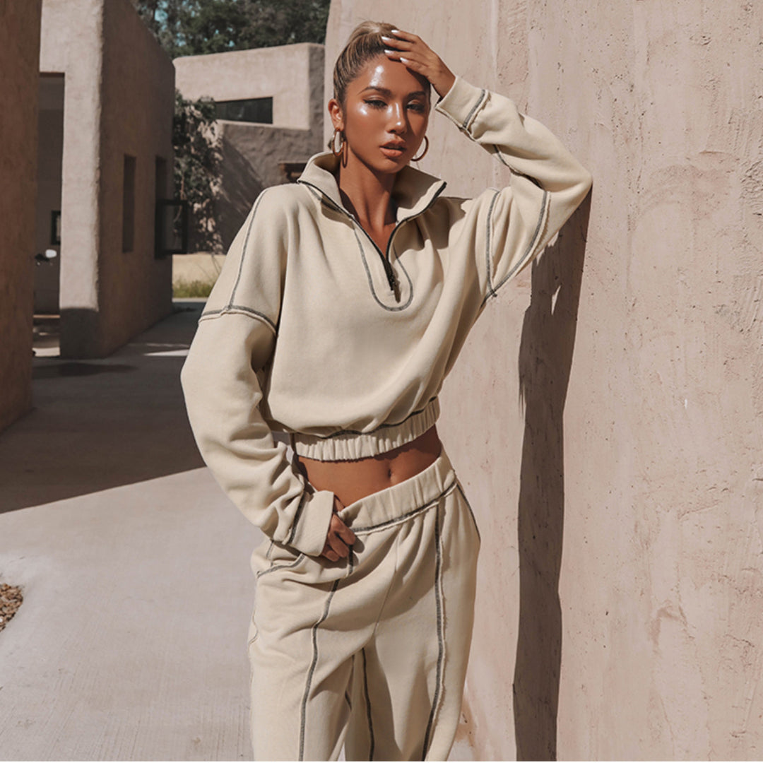 Dams cropped sweatshirt med dragkedja och volangdetaljer Eva Jonsson-Eva Jonsson