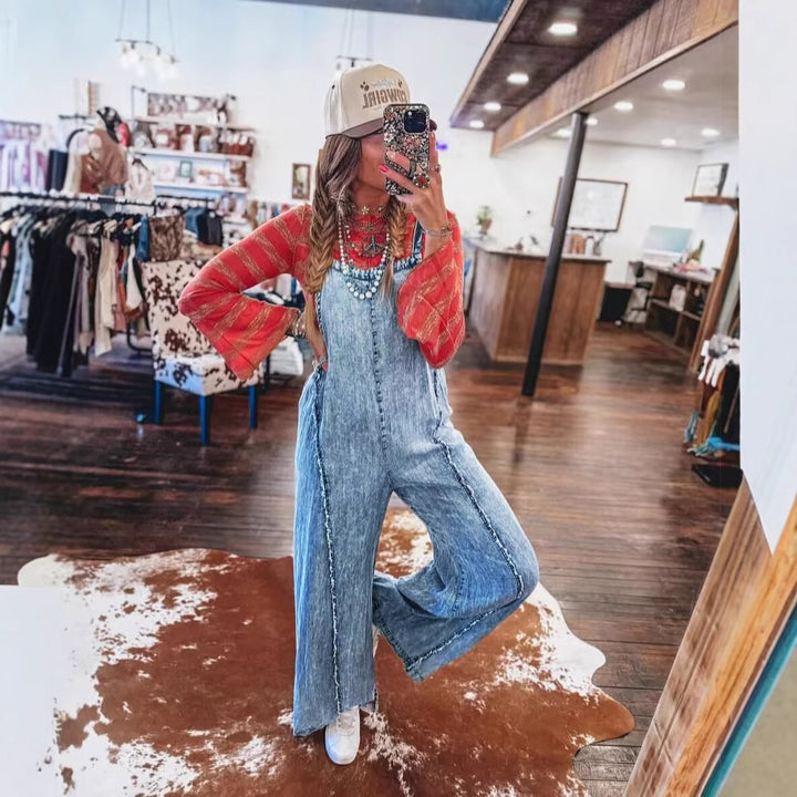 Dams denim hängselbyxor med vida ben och praktiska fickor Mirla-Eva Jonsson
