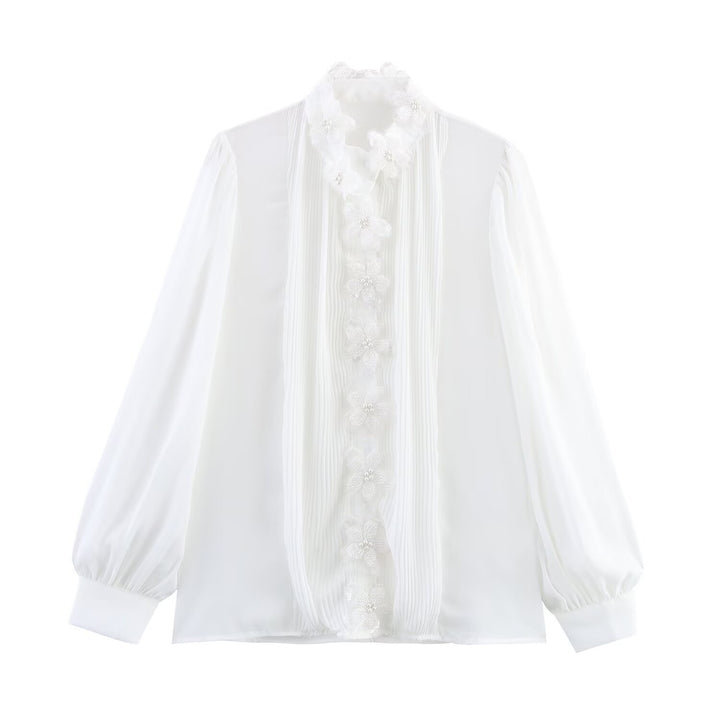 Dams elegant blus med blomsterapplikationer och skimrande detaljer Mirla-Eva Jonsson