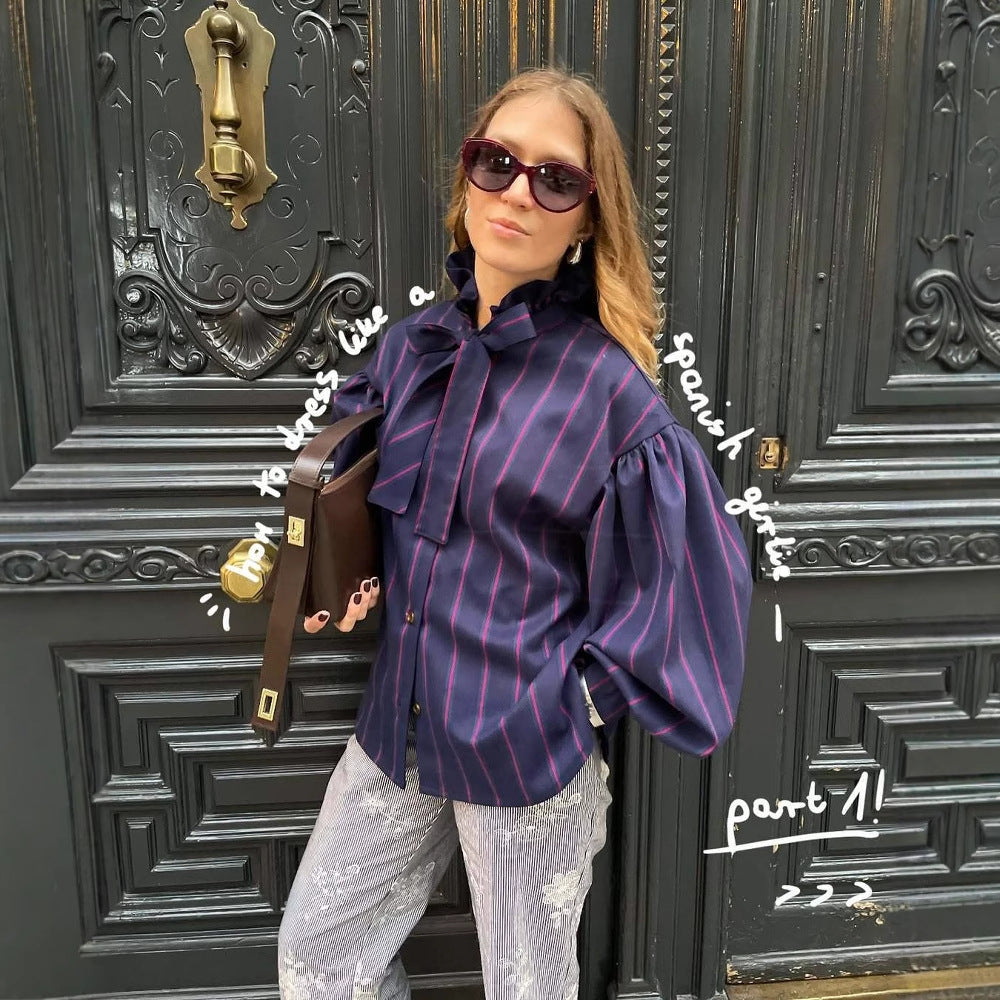 Dams elegant blus med volangkrå och rosettstängning Mirla-Eva Jonsson