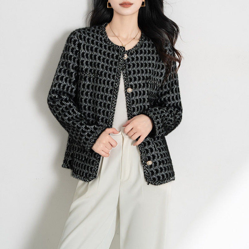 Dams elegant cardigan med texturerat mönster och knappdetaljer Mirla-Eva Jonsson