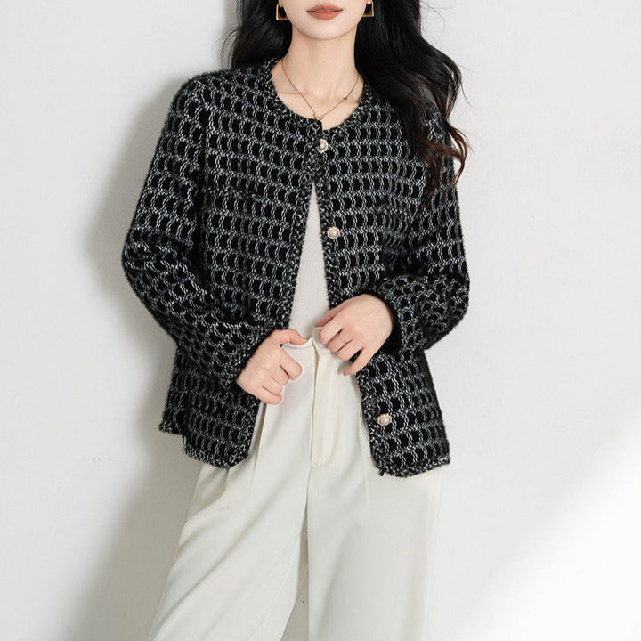 Dams elegant cardigan med texturerat mönster och knappdetaljer Mirla-Eva Jonsson