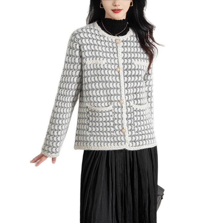 Dams elegant cardigan med texturerat mönster och knappdetaljer Mirla-Eva Jonsson