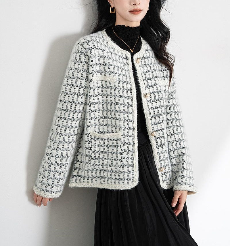 Dams elegant cardigan med texturerat mönster och knappdetaljer Mirla-Eva Jonsson