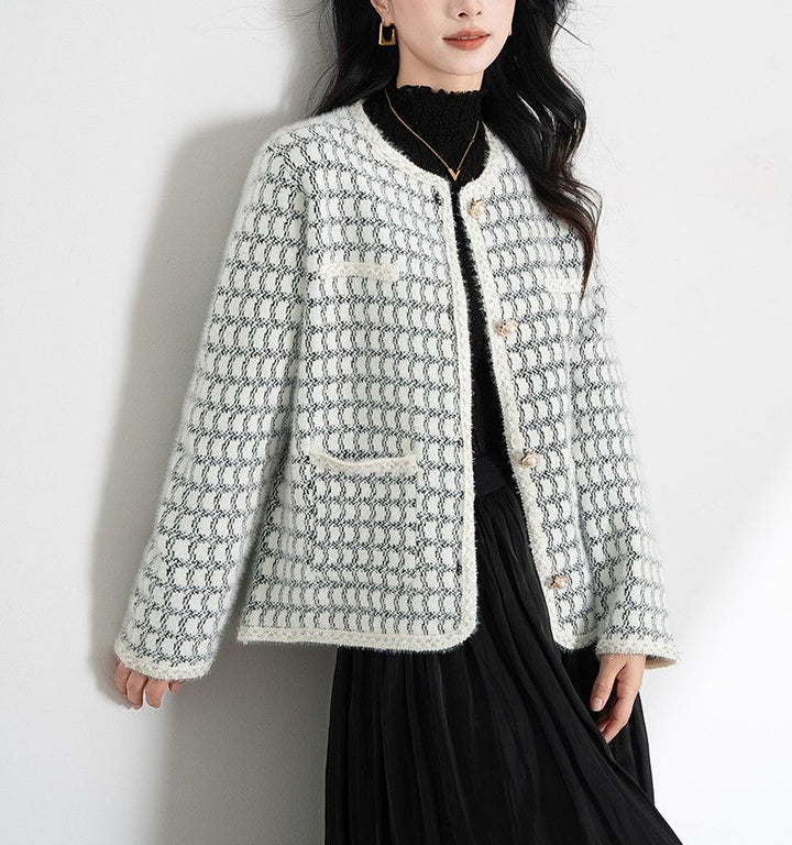 Dams elegant cardigan med texturerat mönster och knappdetaljer Mirla-Eva Jonsson