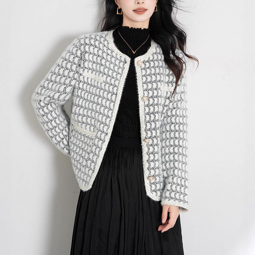 Dams elegant cardigan med texturerat mönster och knappdetaljer Mirla-Eva Jonsson