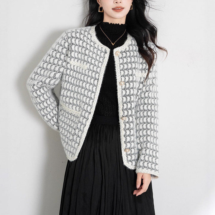 Dams elegant cardigan med texturerat mönster och knappdetaljer Mirla-Eva Jonsson
