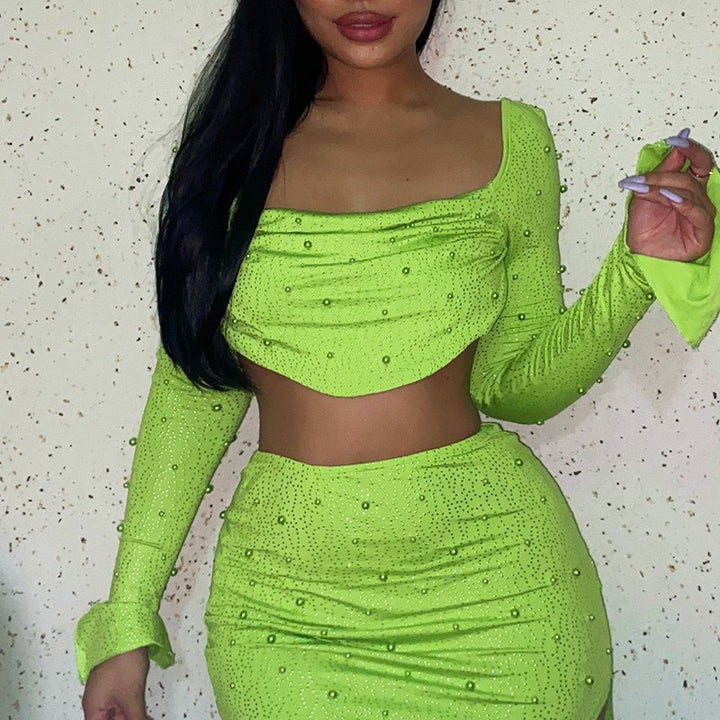 Dams elegant crop top med långa, genomskinliga ärmar och glittrande accenter Mirla-Eva Jonsson