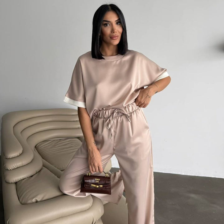 Dams elegant och bekväm pyjamas-set av sidenliknande material Mirla-Eva Jonsson