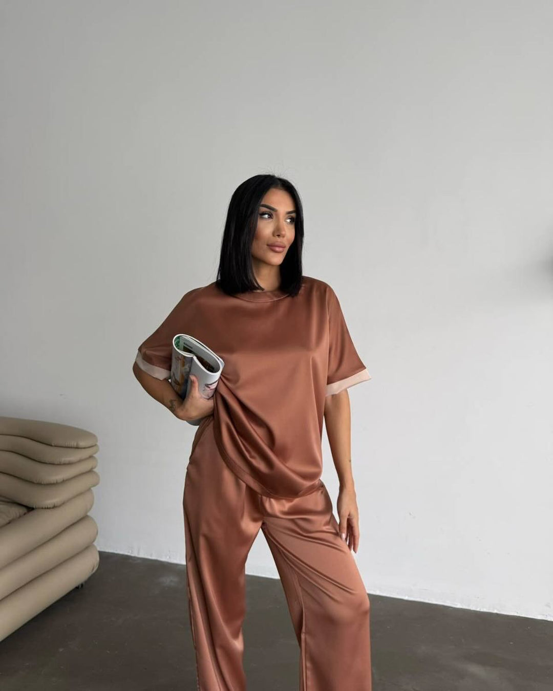 Dams elegant och bekväm pyjamas-set av sidenliknande material Mirla-Eva Jonsson