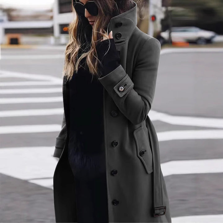 Dams elegant trenchcoat med hög krage och praktiska fickor Eva Jonsson-Eva Jonsson