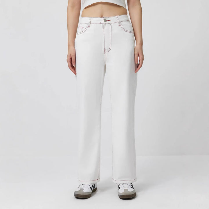 Dams eleganta jeans med fruktig broderi Mirla-Eva Jonsson