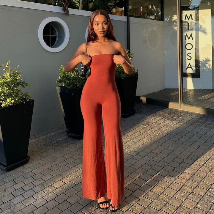Dams eleganta jumpsuit i avslappnad design med bandeau-overdel och vida ben Mirla-Eva Jonsson