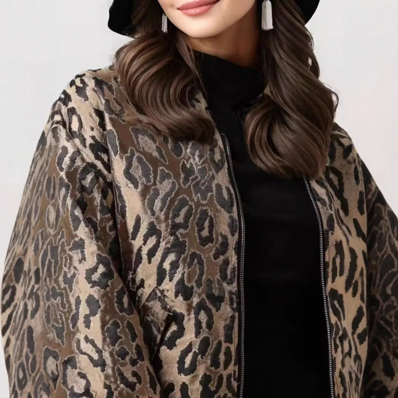 Dams fashionable bomberjacka med leopardmönster och elastiska muddar Mirla-Eva Jonsson