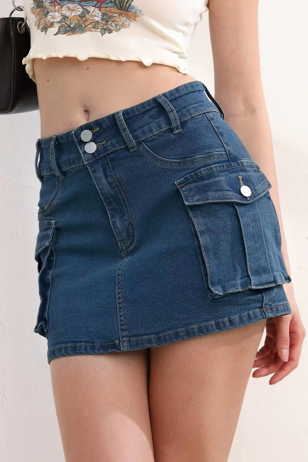 Dams fashionable denim cargo skirt with practical pockets Mirla-Eva Jonsson