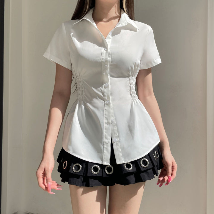 Dam's figure-hugging short-sleeved blouse with gathering and button placket Mirla-Eva Jonsson