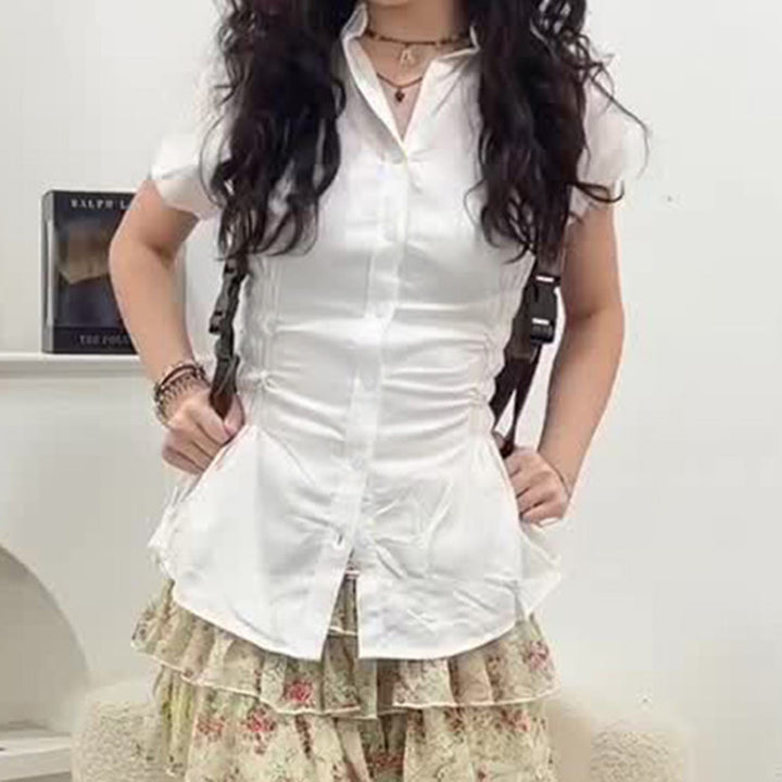 Dam's figure-hugging short-sleeved blouse with gathering and button placket Mirla-Eva Jonsson