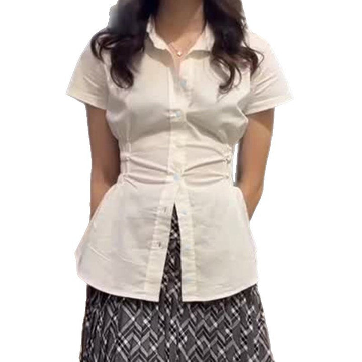 Dam's figure-hugging short-sleeved blouse with gathering and button placket Mirla-Eva Jonsson