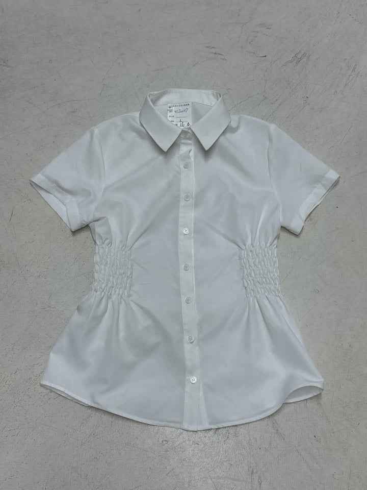 Dam's figure-hugging short-sleeved blouse with gathering and button placket Mirla-Eva Jonsson