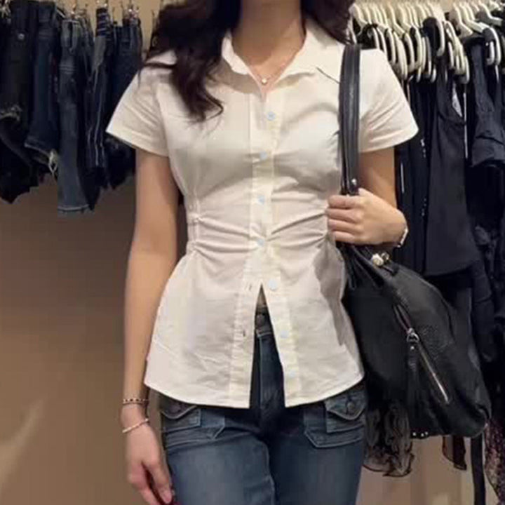 Dam's figure-hugging short-sleeved blouse with gathering and button placket Mirla-Eva Jonsson