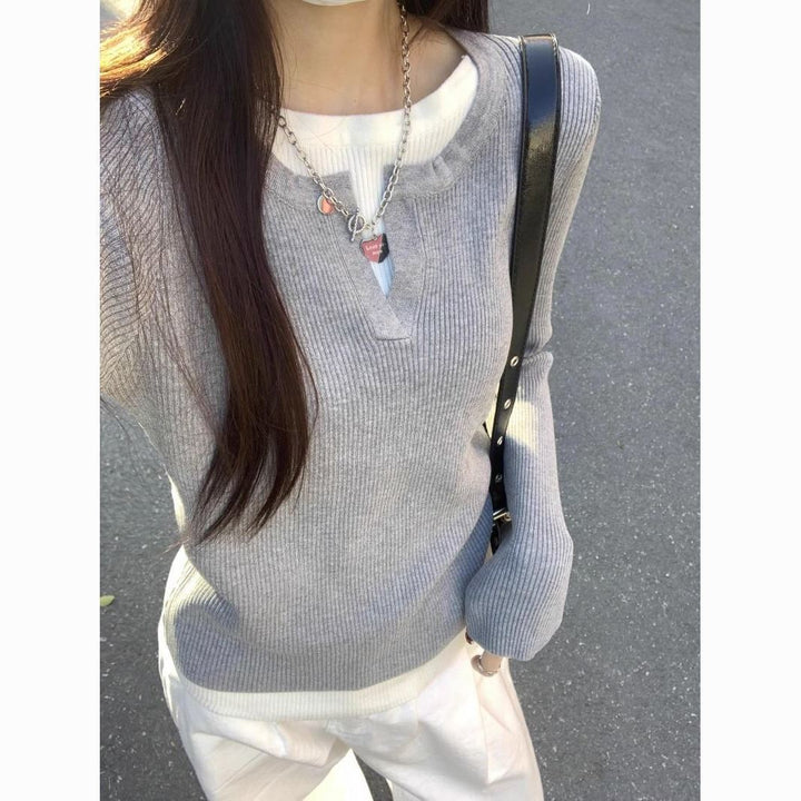 Dams finstickad pullover med V-hals och ribstruktur Mirla-Eva Jonsson