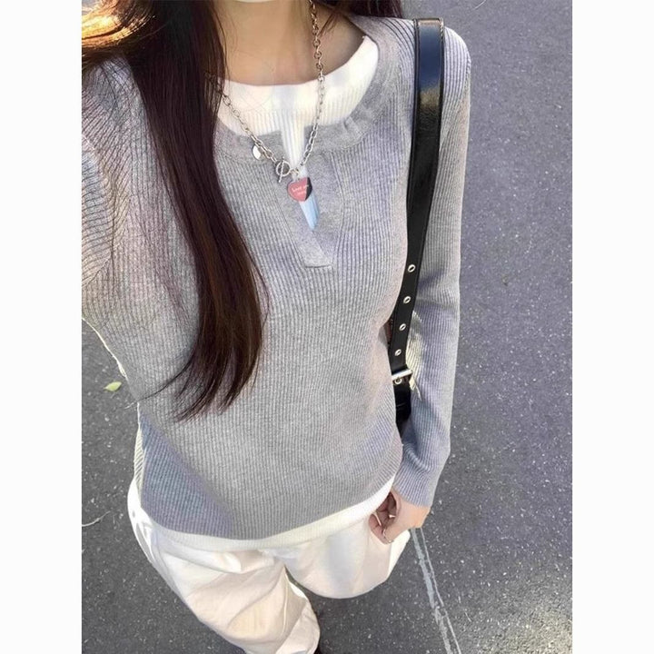 Dams finstickad pullover med V-hals och ribstruktur Mirla-Eva Jonsson