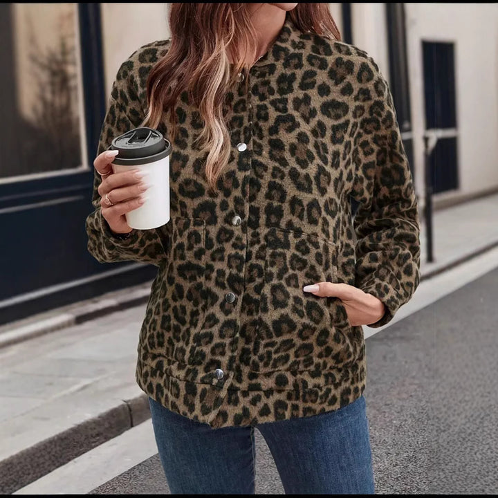 Dams fleecejacka i trendigt leopardmönster Mirla-Eva Jonsson