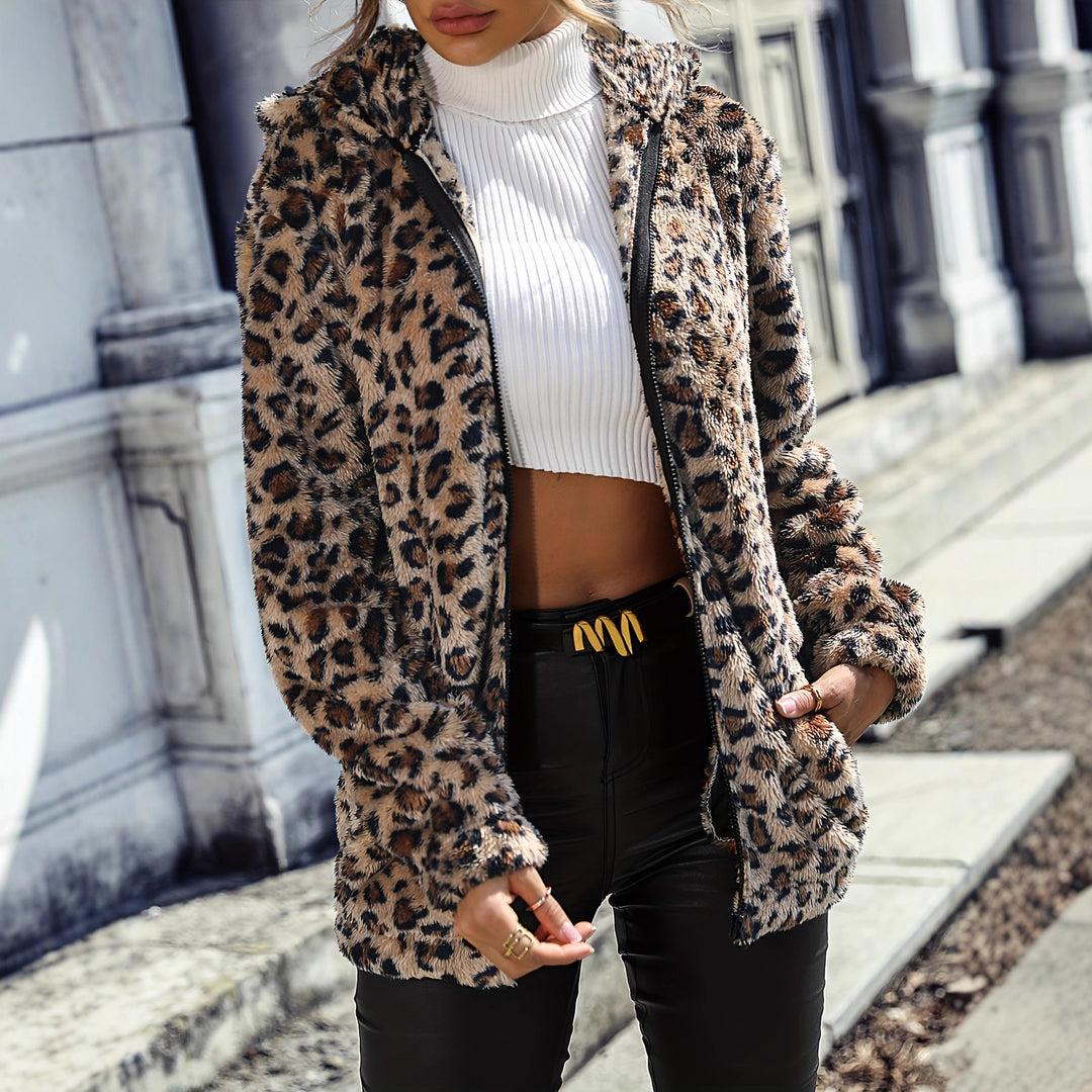 Dams fleecejacka med leopardmönster och praktisk dragkedja Mirla-Eva Jonsson