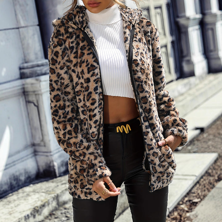 Dams fleecejacka med leopardmönster och praktisk dragkedja Mirla-Eva Jonsson